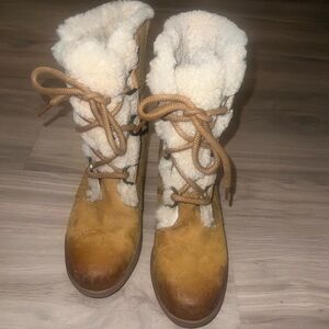 Sorel Brown Shearling Lace-Up Boots